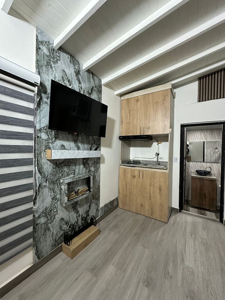 Hotel Lares 70 10/48