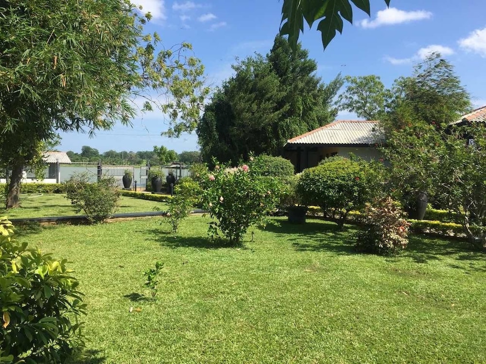 Flower Garden Lake Resort 40/50