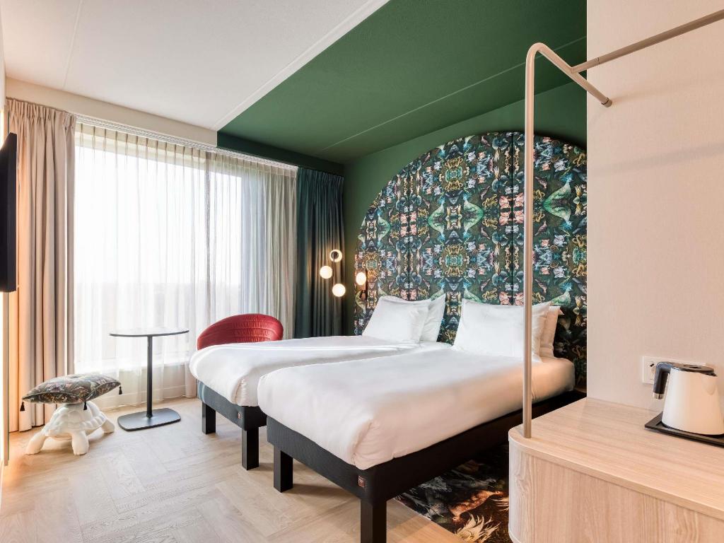 ROOM, TWIN BEDS, PARK VIEW, HIGH FLOOR