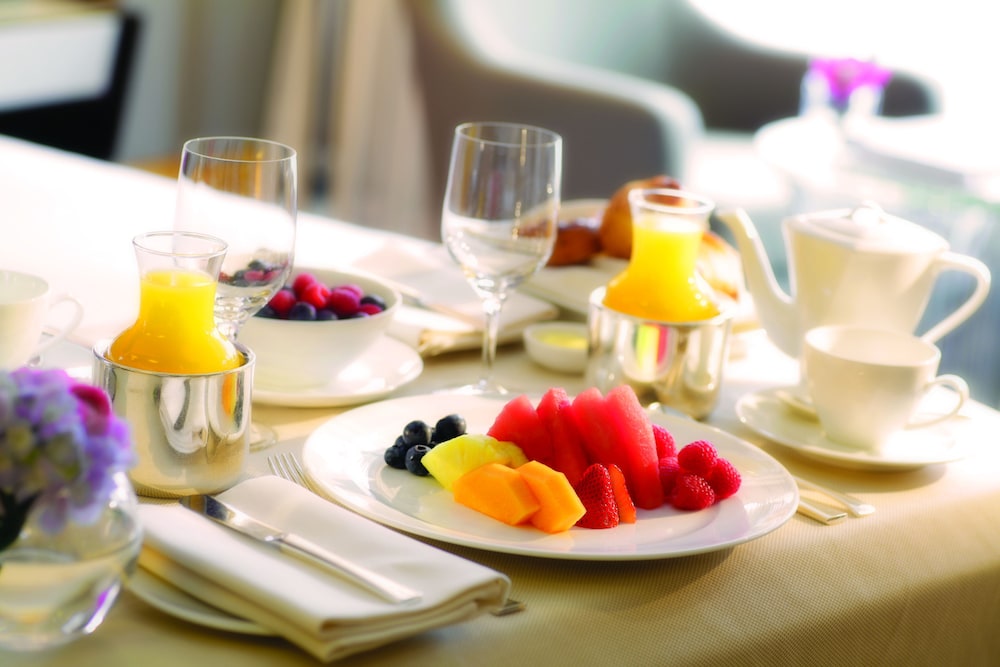 Four Seasons Hotel Hong Kong 32/76