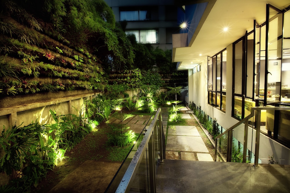 Indies Hotel Bandung 50/55