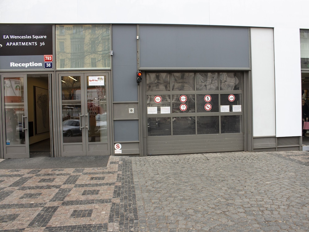 EA ApartHotel Melantrich 40/47
