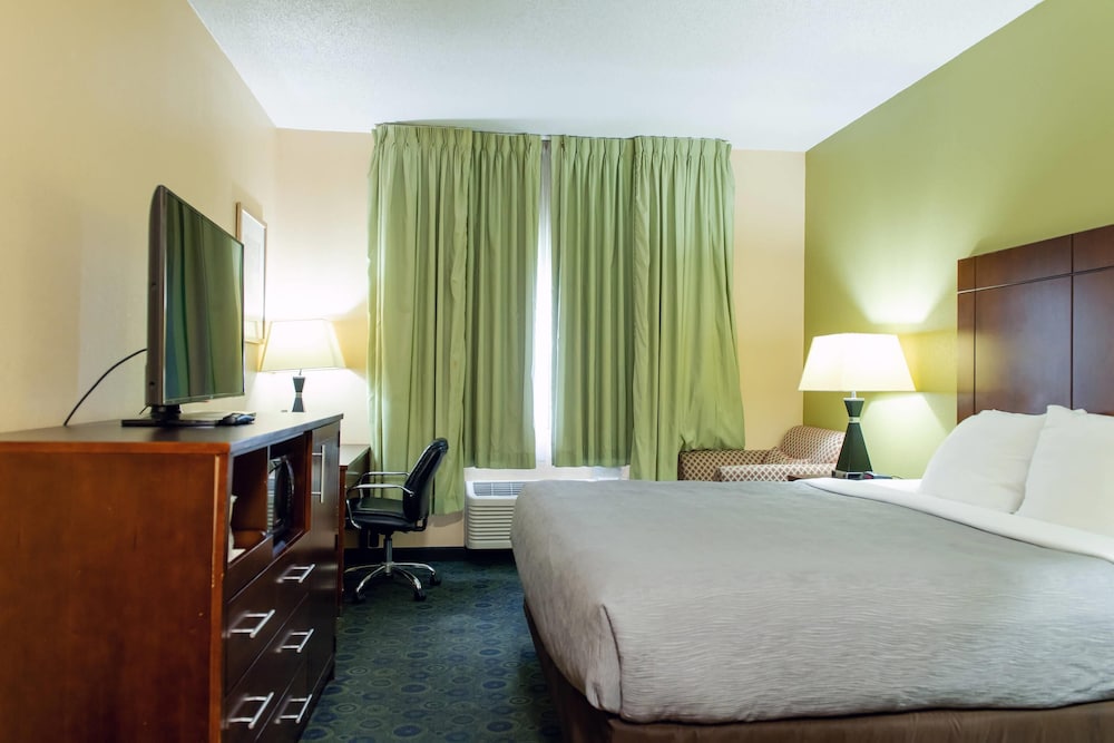 Quality Inn & Suites Bloomington I-55 and I-74 15/39