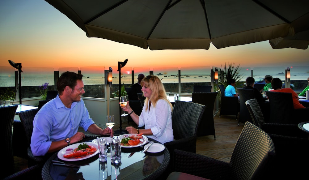 Cobo Bay Hotel 33/45
