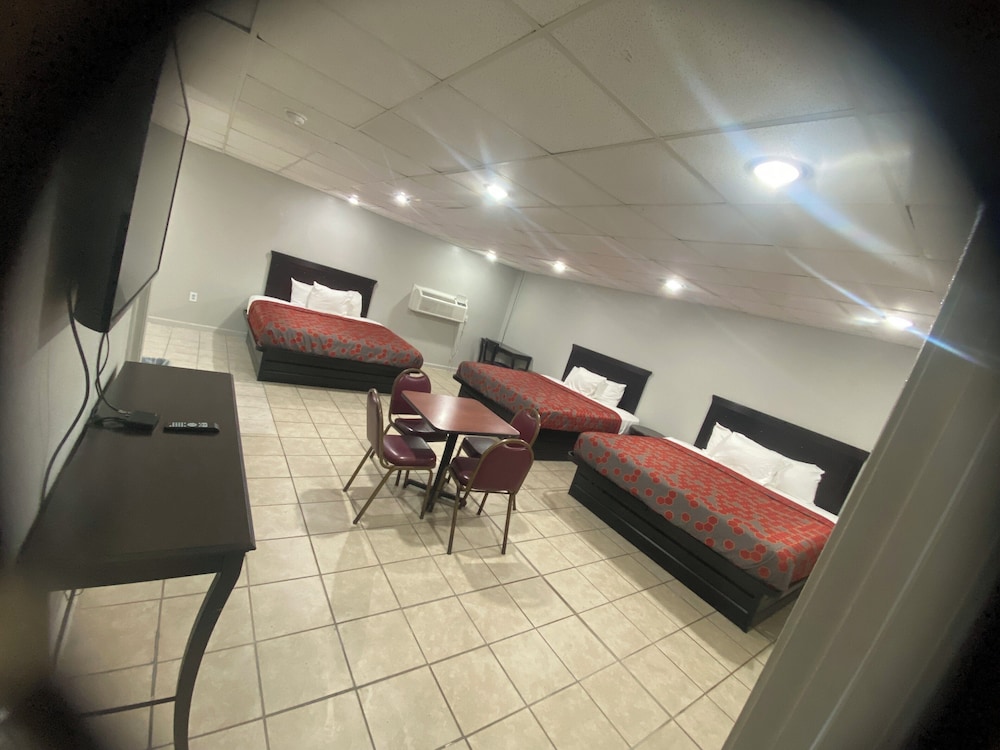 Studio Suites Extended Stay 28/41