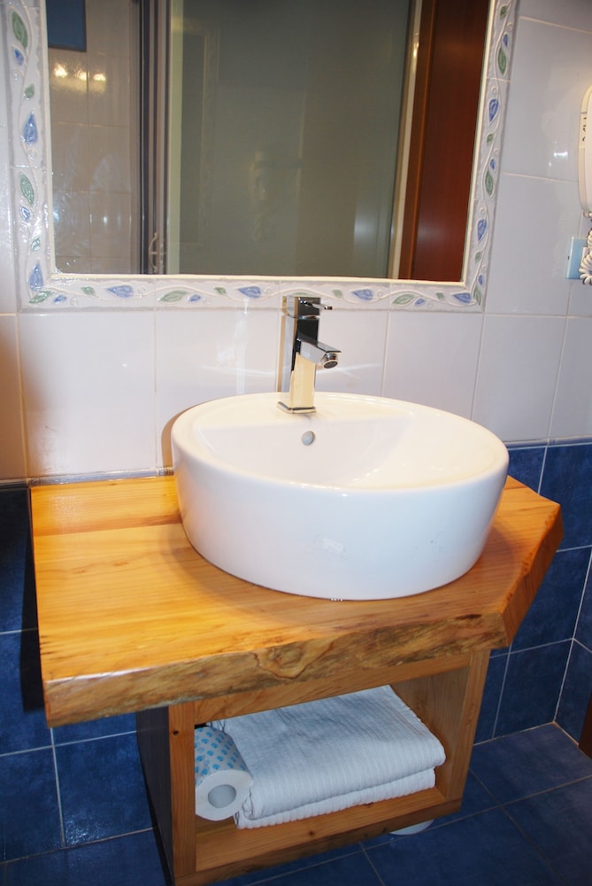 ROOM, SINGLE, DOUBLE BED