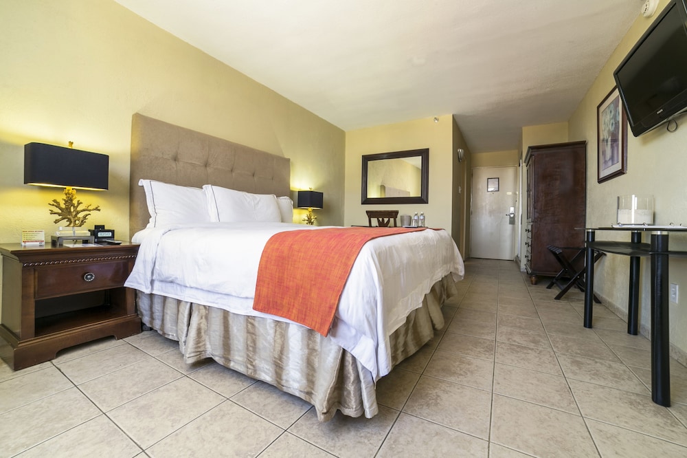 TRYP by Wyndham Aruba Adults Only Hotel 30/75