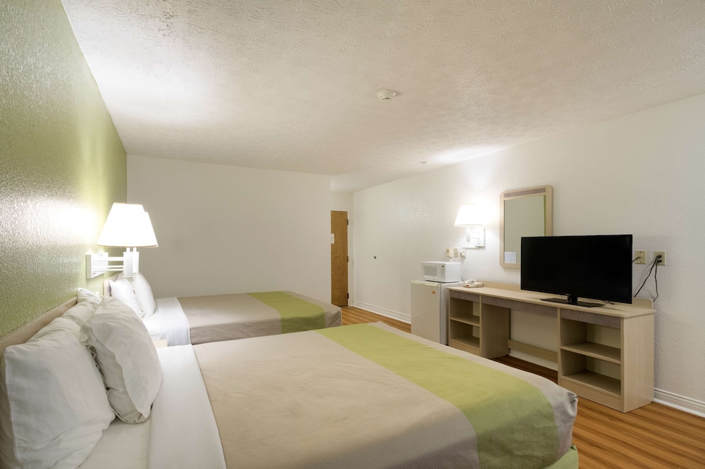 Red Roof Inn Greencastle South Cloverdale 20/34