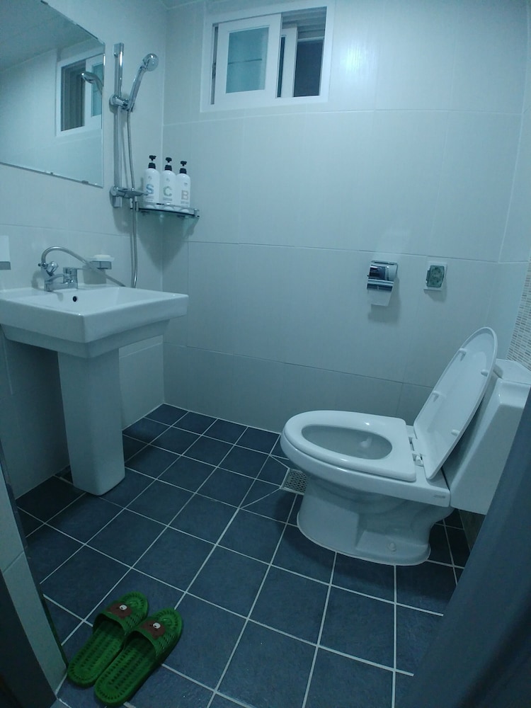 1 BEDROOM, BASIC, SINGLE