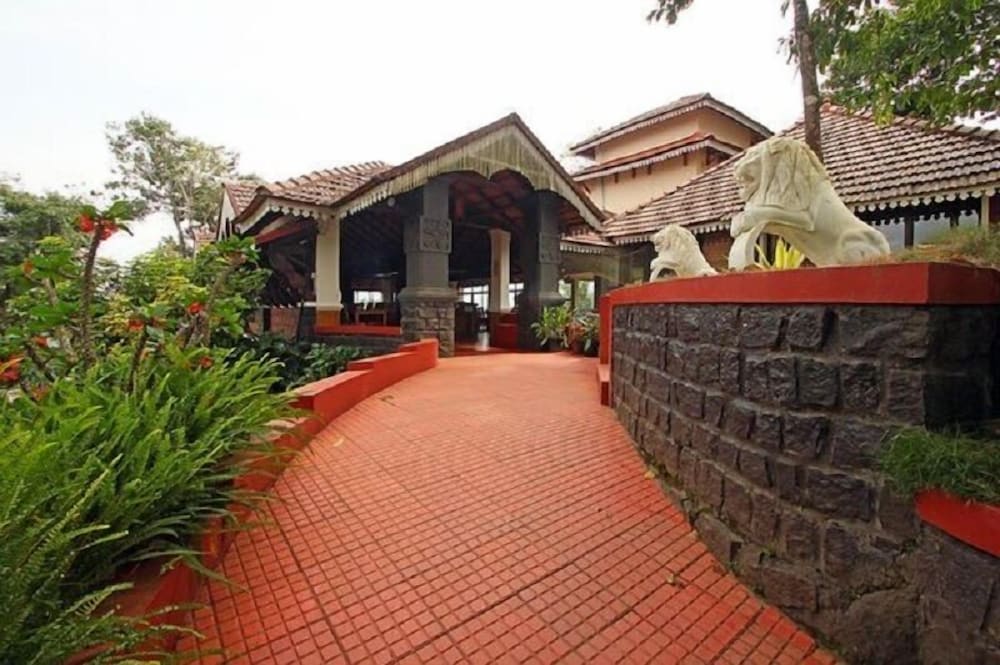 PORCUPINE CASTLE RESORT 21/26