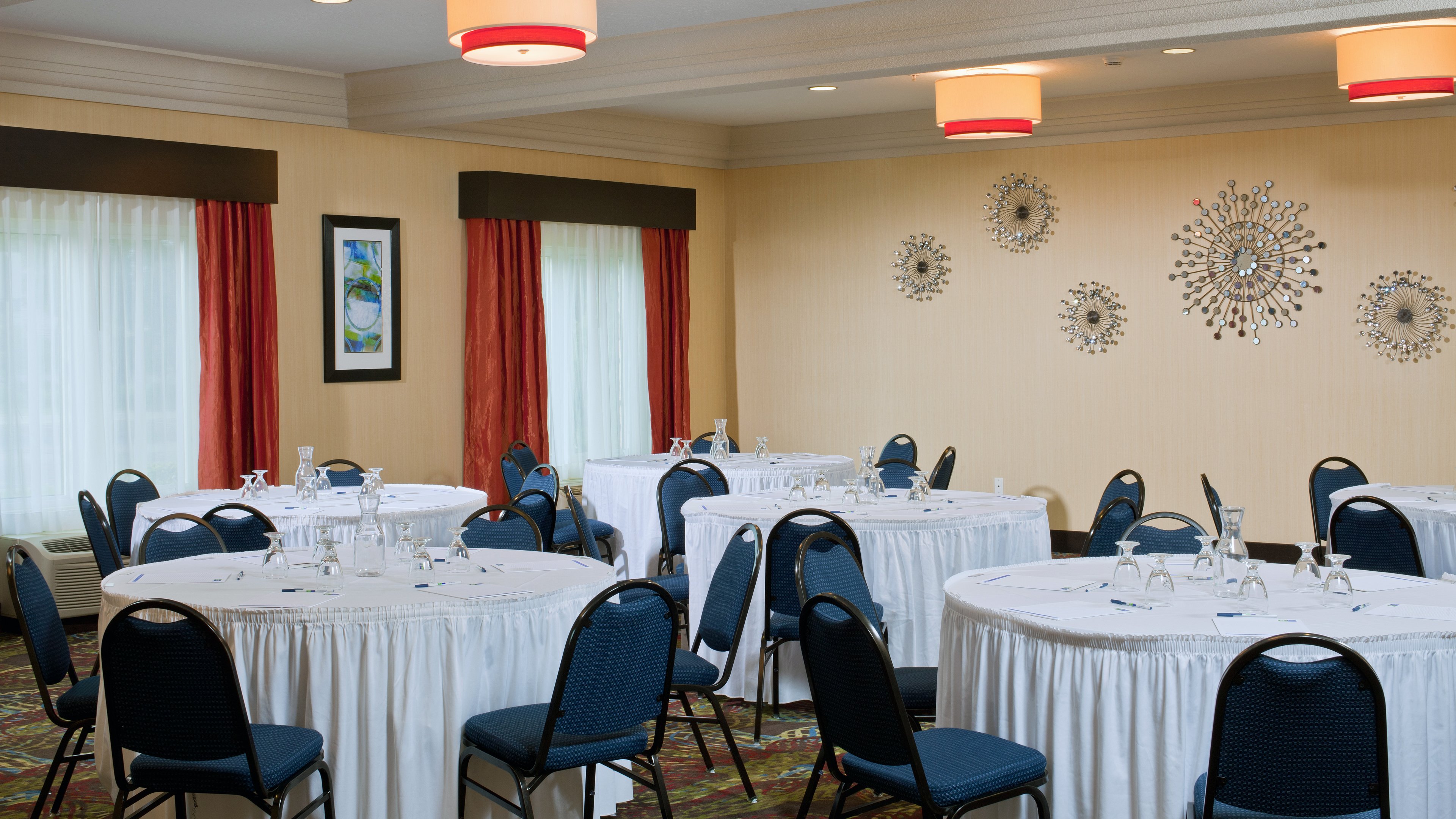 Holiday Inn Express Hotel Suites Saginaw 67/76