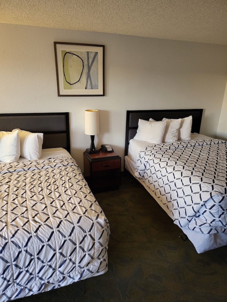 Smokey Point Motor Inn 23/69