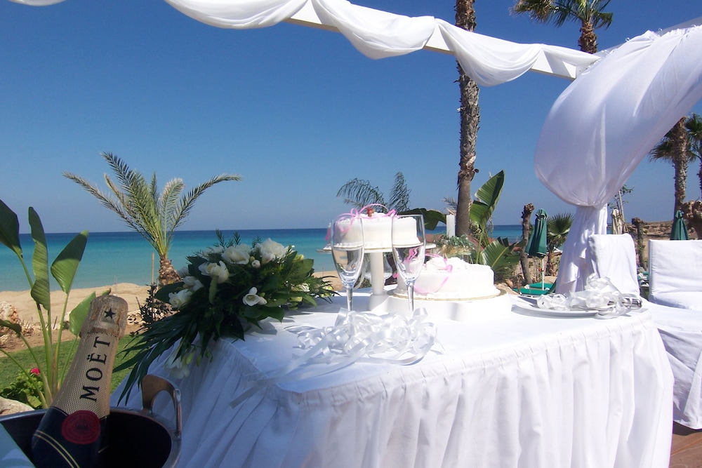 Sunrise Beach Hotel 39/45