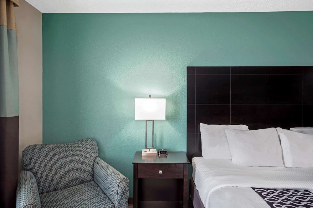 La Quinta Inn & Suites by Wyndham Lebanon 7/37