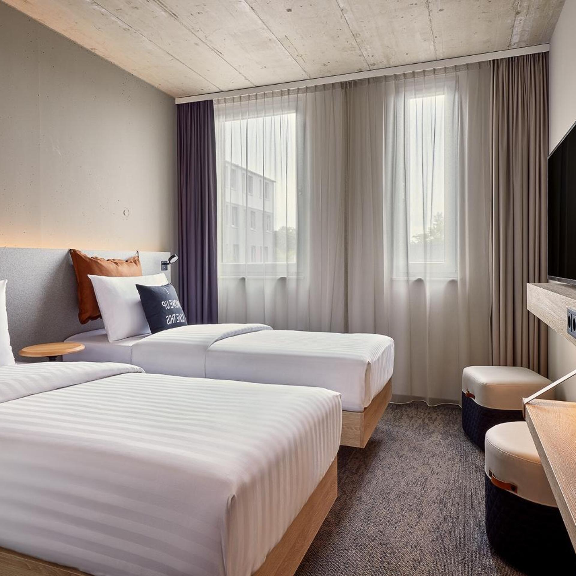 Moxy, Twin Beds