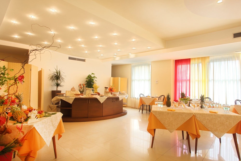 Mimosa Hotel 20/50