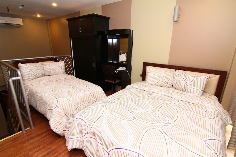 Uptown Condotel 38/73