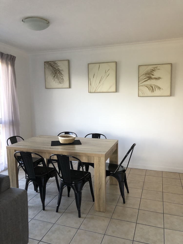 Coral Towers Holiday Suites 56/69