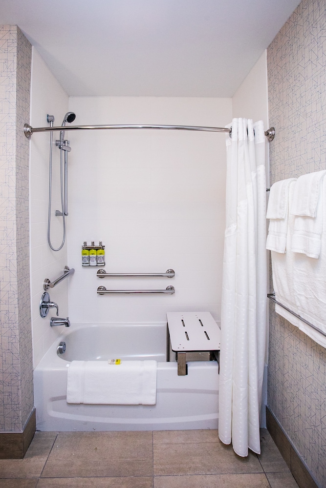 Holiday Inn Express & Suites Rehoboth Beach 13/51