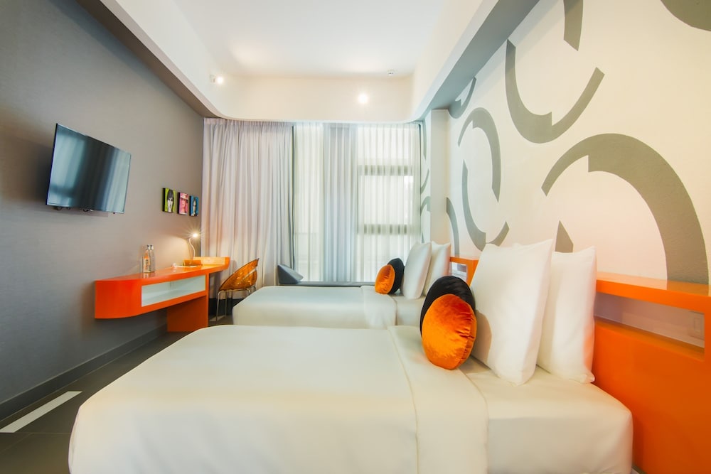 DELUXE, TWIN BEDS