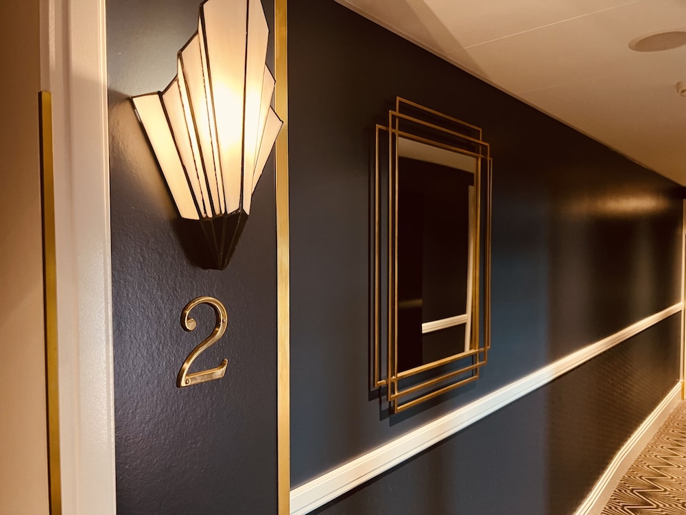 Gatsby Hotel 14/50