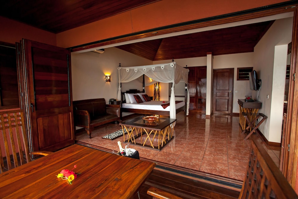 Sunset Bungalows 30/54