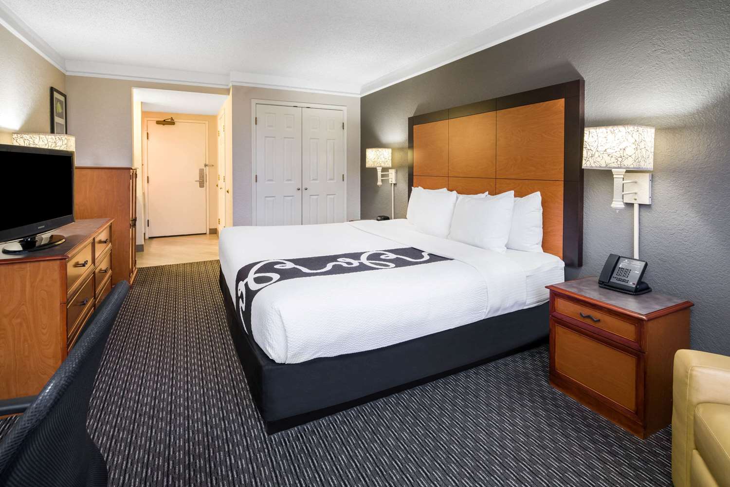 La Quinta Inn & Suites by Wyndham Buena Park 17/44