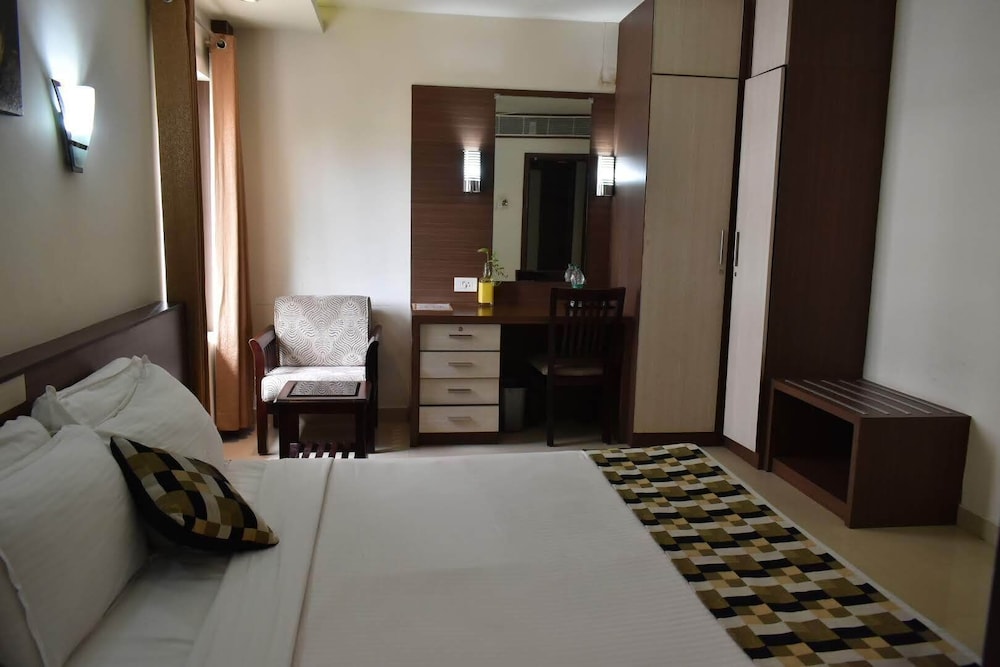 Hotel South Regency 18/34