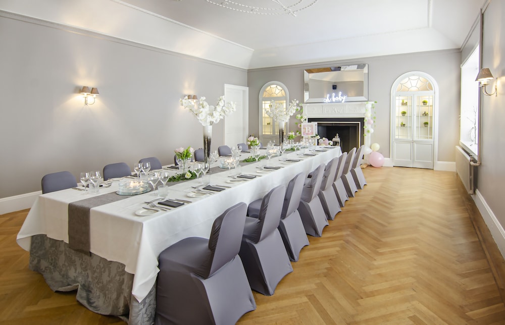 STRATHAVEN HOTEL 39/43