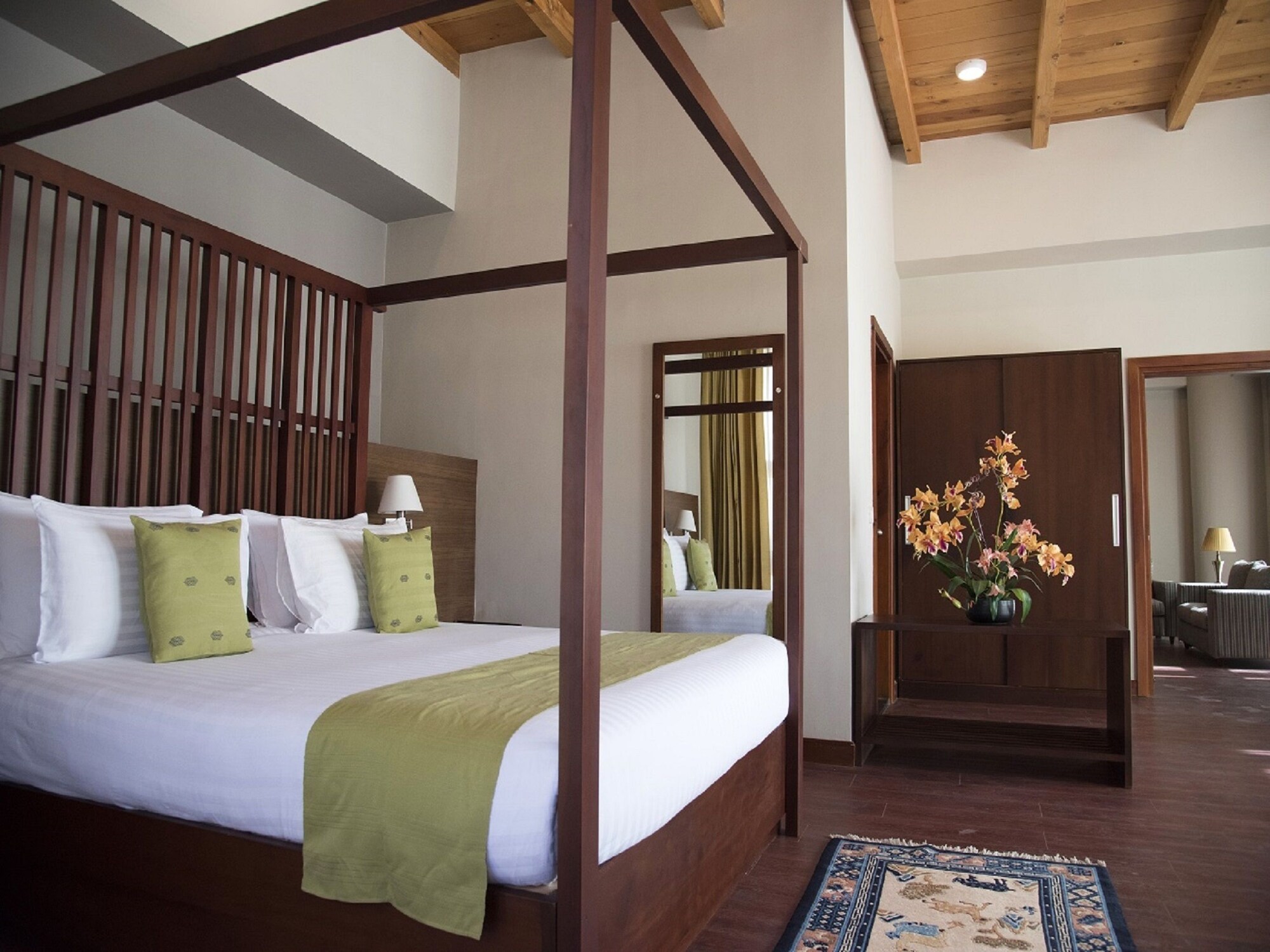 LUXURY, SUITE