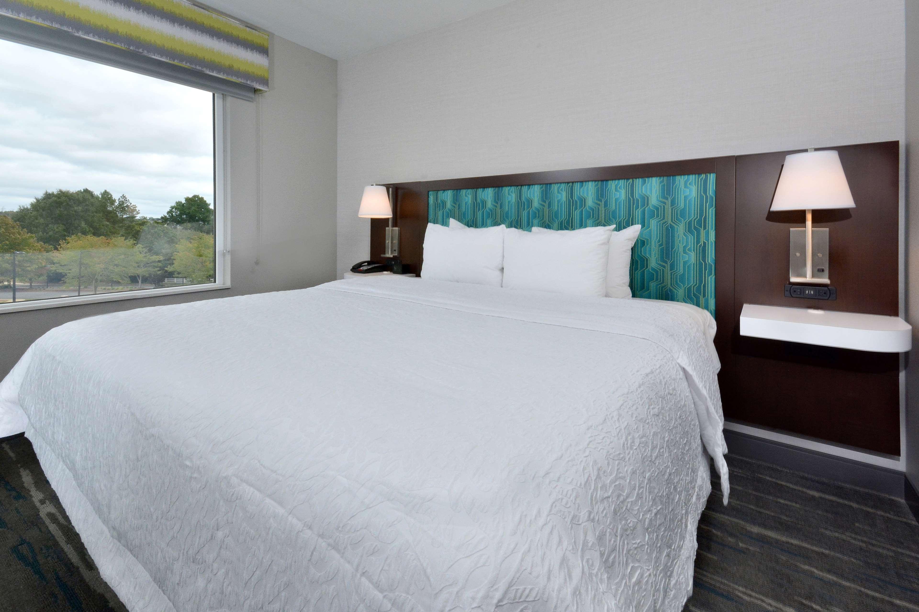 STUDIO, SUITE, KING BED