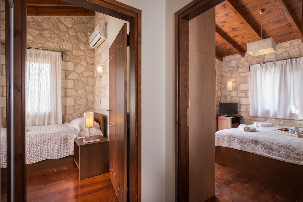 Spilia Village 28/83