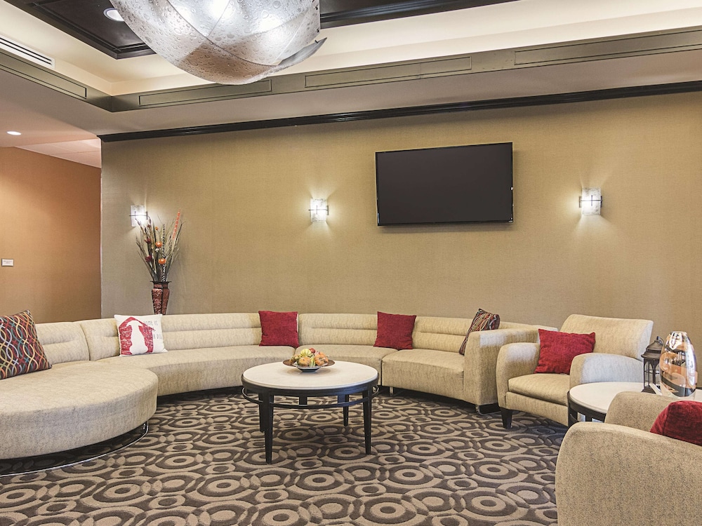 La Quinta Inn and Suites by Wyndham Mt. Pleasant 62/72