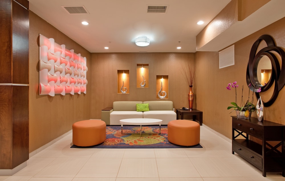 Holiday Inn Express Suites St Louis Airport 11/58