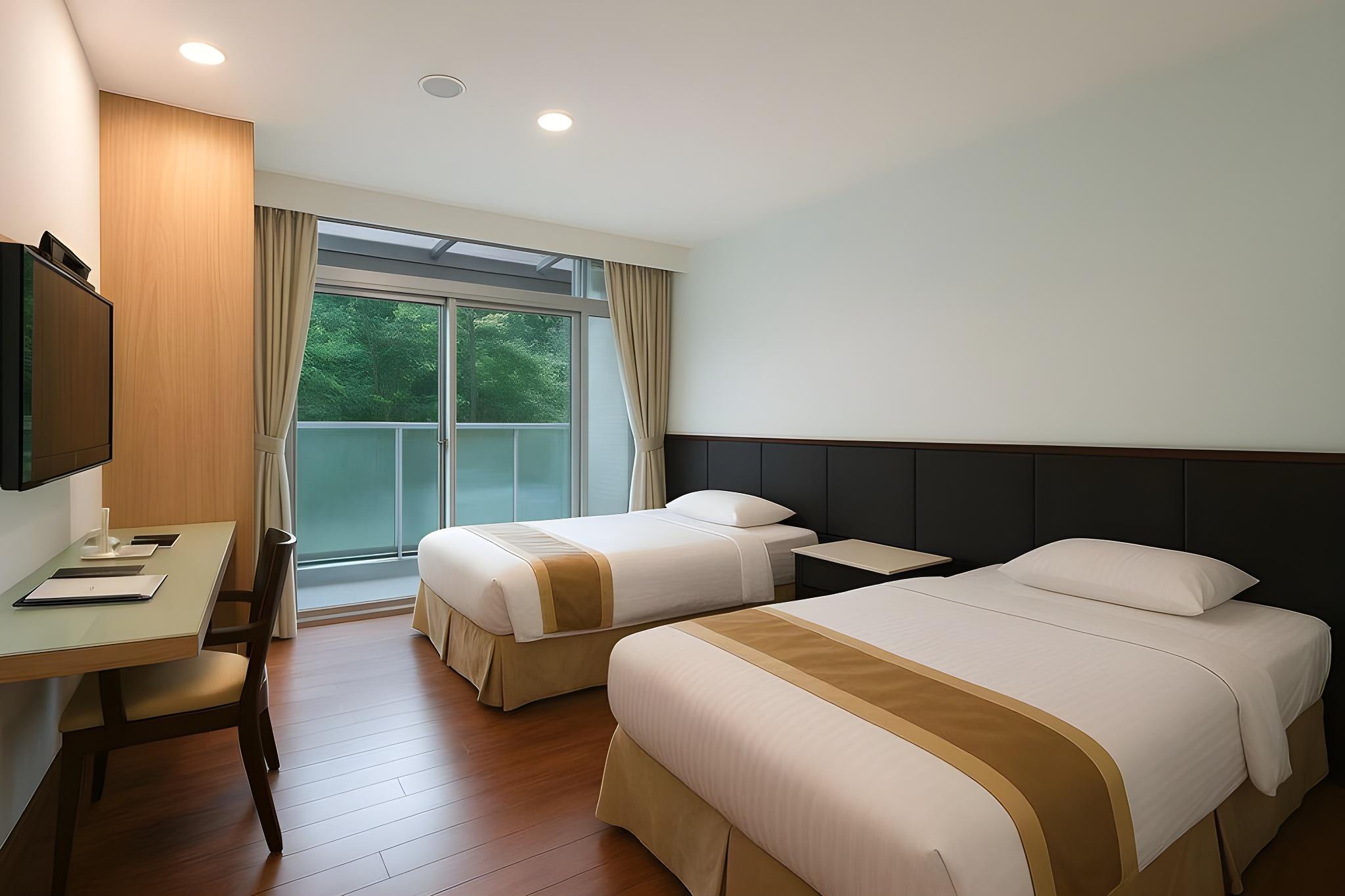 Room, Twin Beds, No Balcony