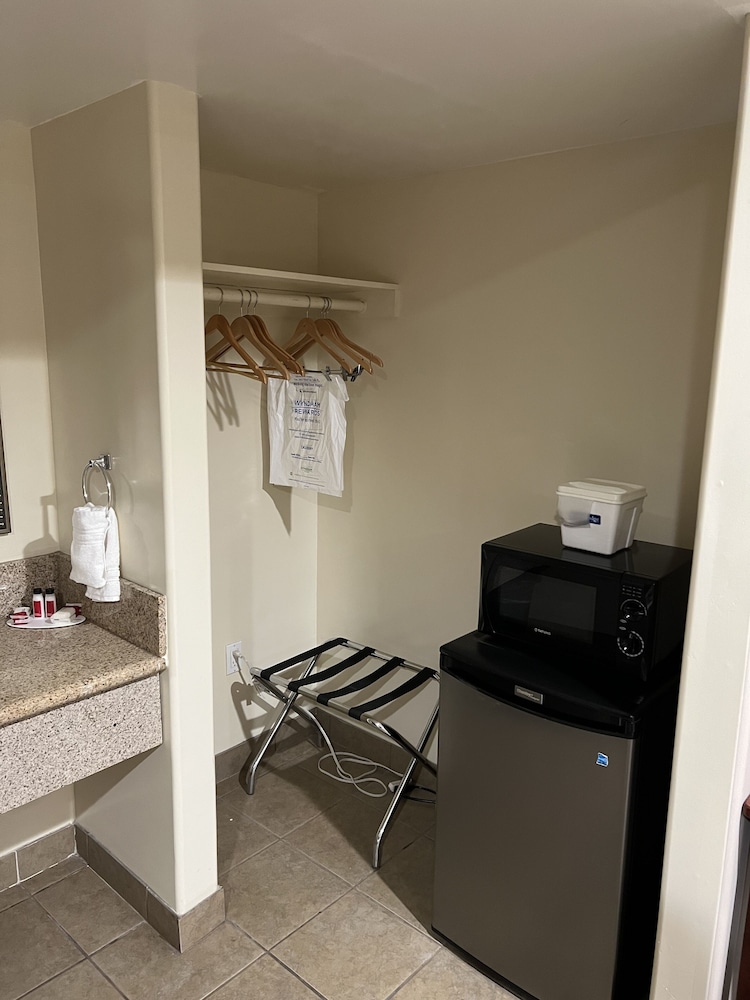 Travelodge By Wyndham Brea 20/29