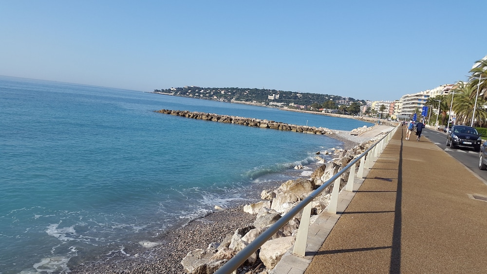 MERCURE CANNES MANDELIEU 53/60