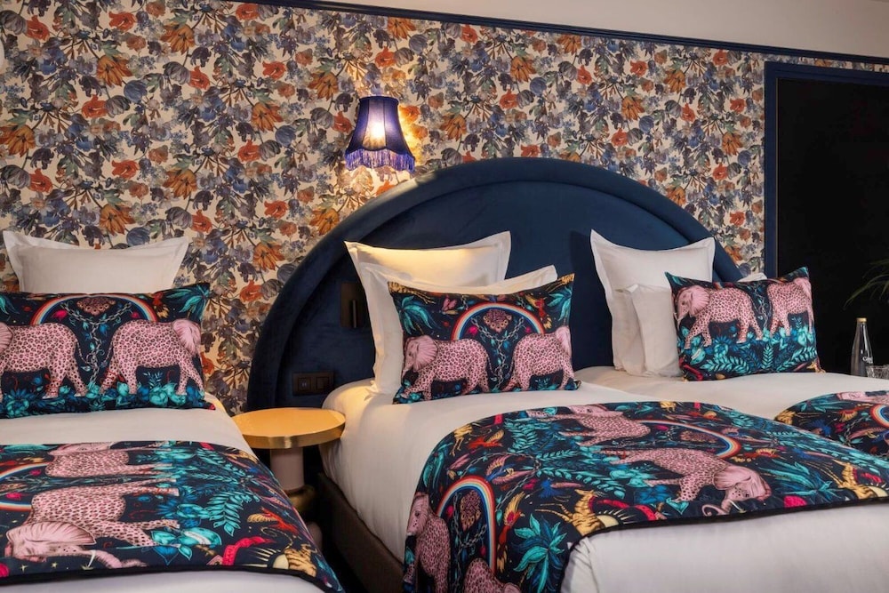 Hotel Ginette a la Folie 19/79