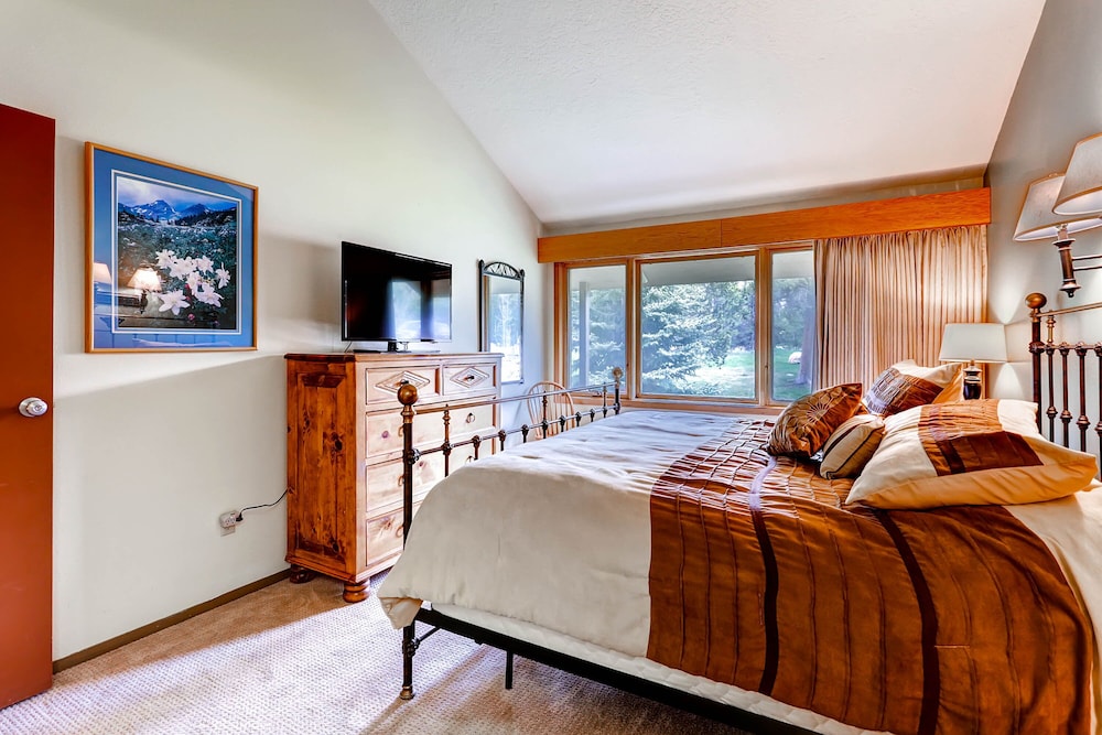 2 Bedrooms, Condo, Loft, 1 Queen and 2 Double Beds