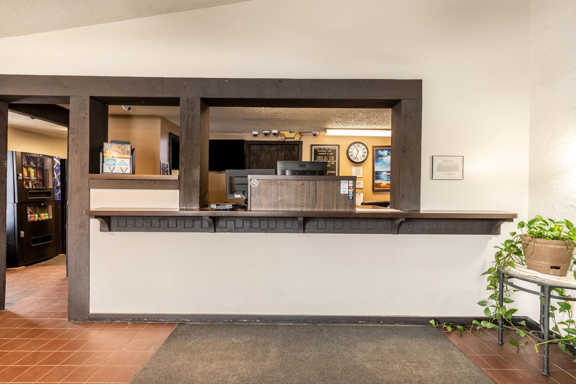 Rodeway Inn & Suites I-94 Kenosha 2/26