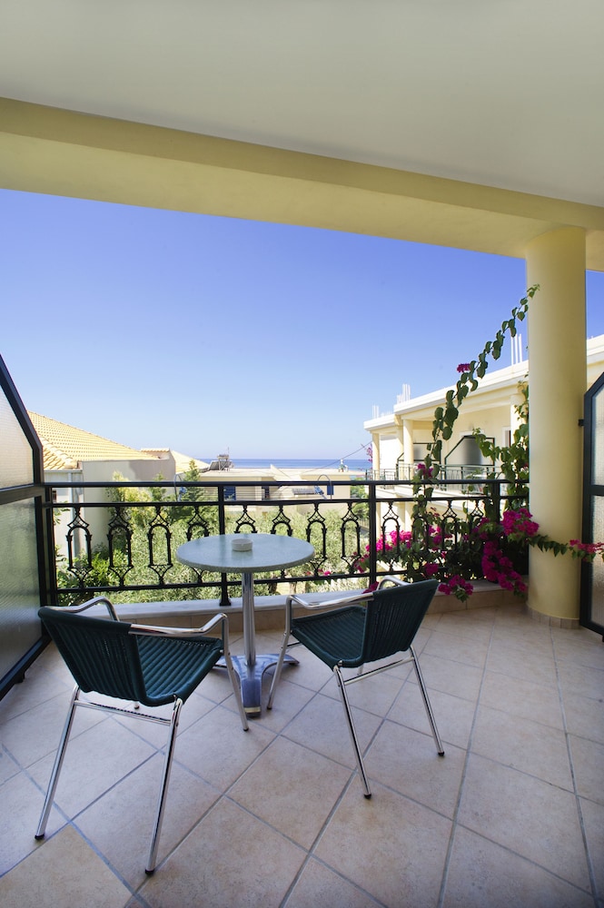 Loukas Hotel &amp; Apartments 27/50