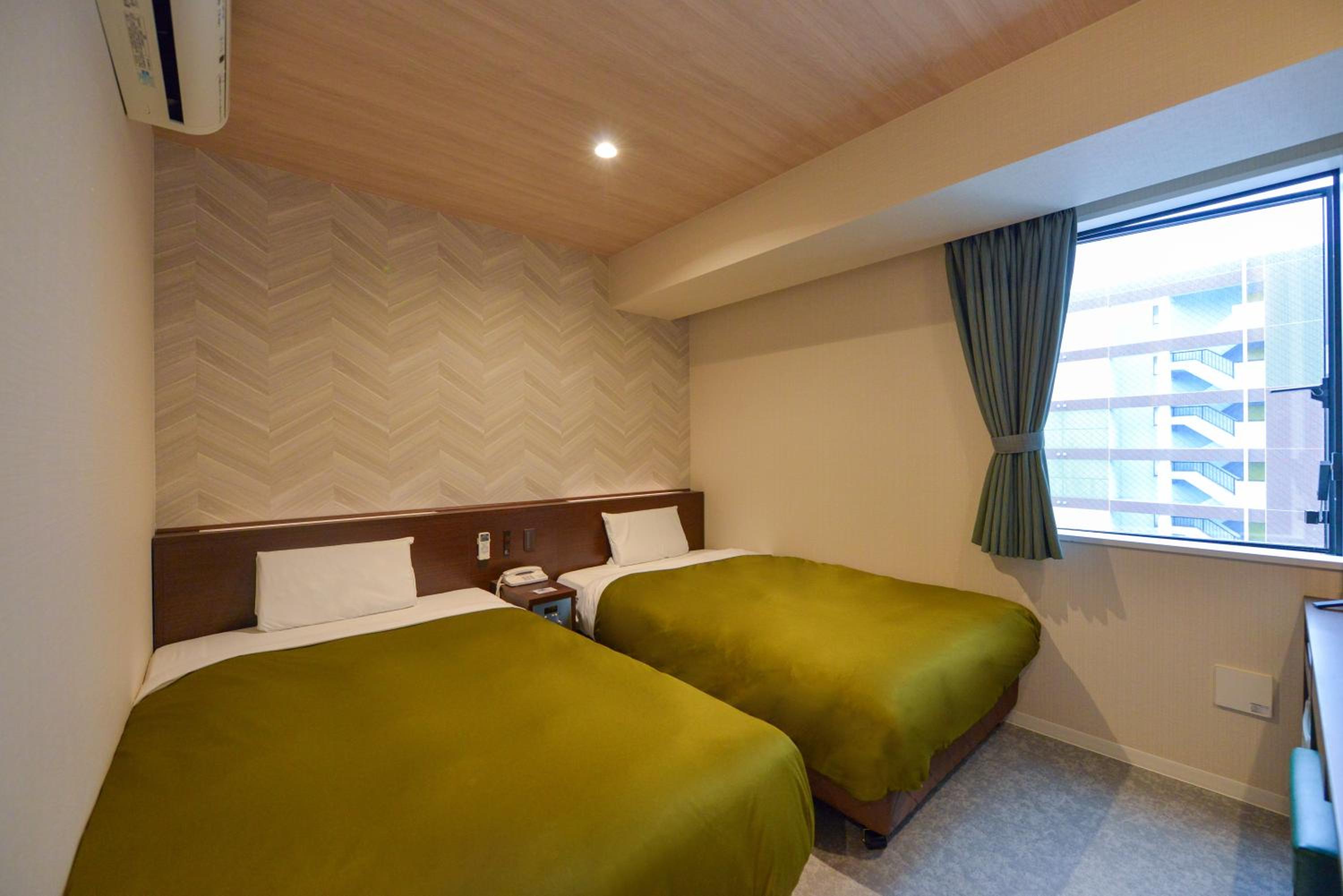 Room, Twin Beds, Electronic Cigarette Only, Smoking