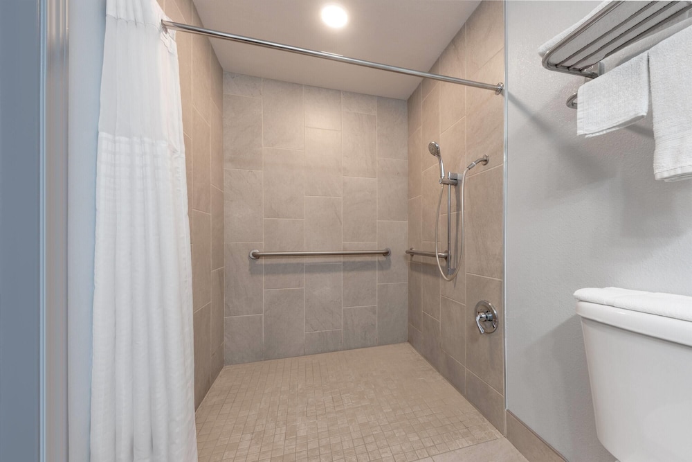 Super 8 by Wyndham Fort Worth Entertainment District 48/49