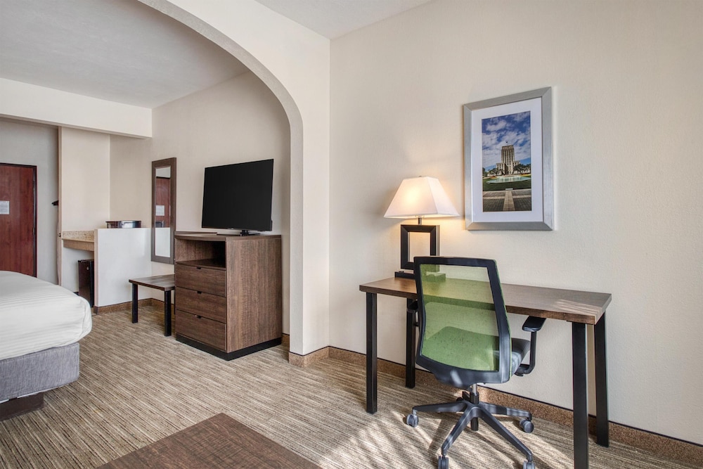 Best Western Champions Forest Inn and Suites 48/61