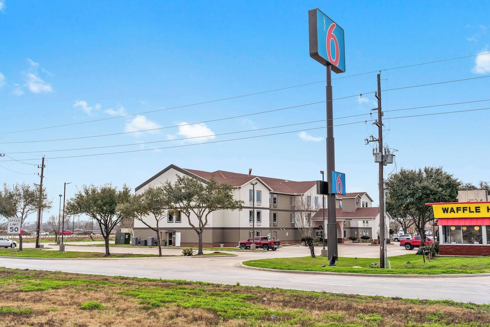 Motel6 Rosenberg, TX 38/43