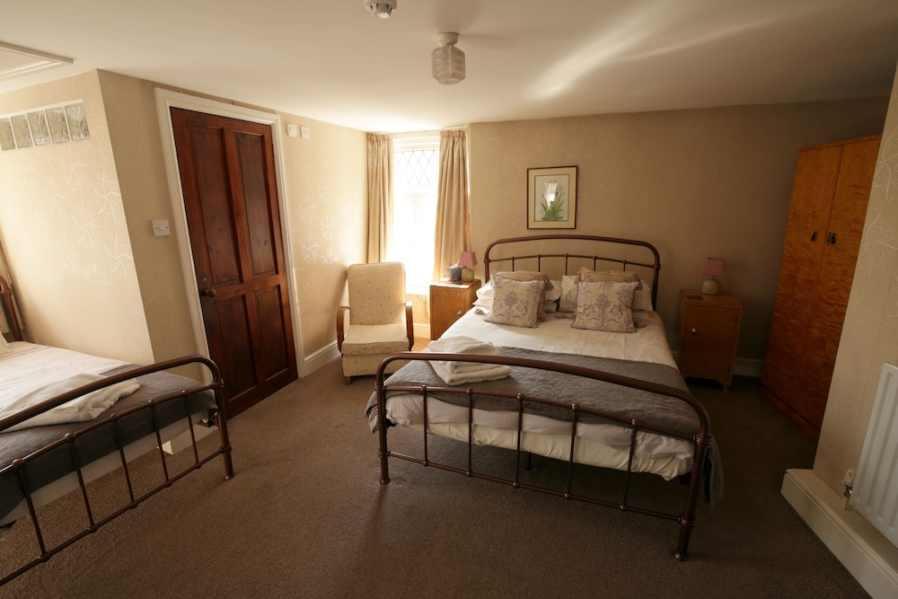 Fitzwarine House 4/21