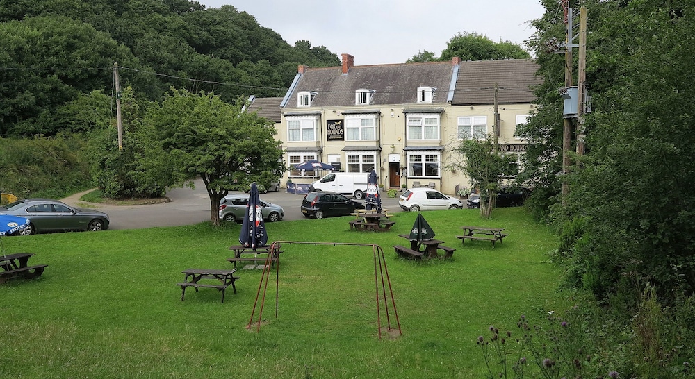The Fox &amp; Hounds 24/30