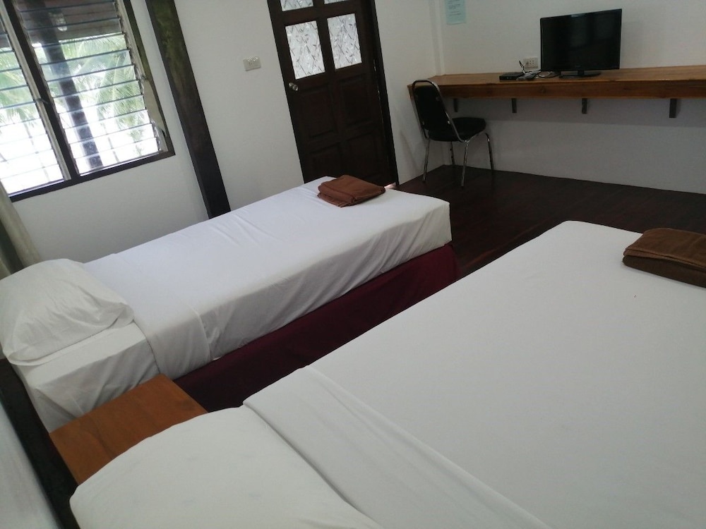 Jansom Beach Resort 14/67