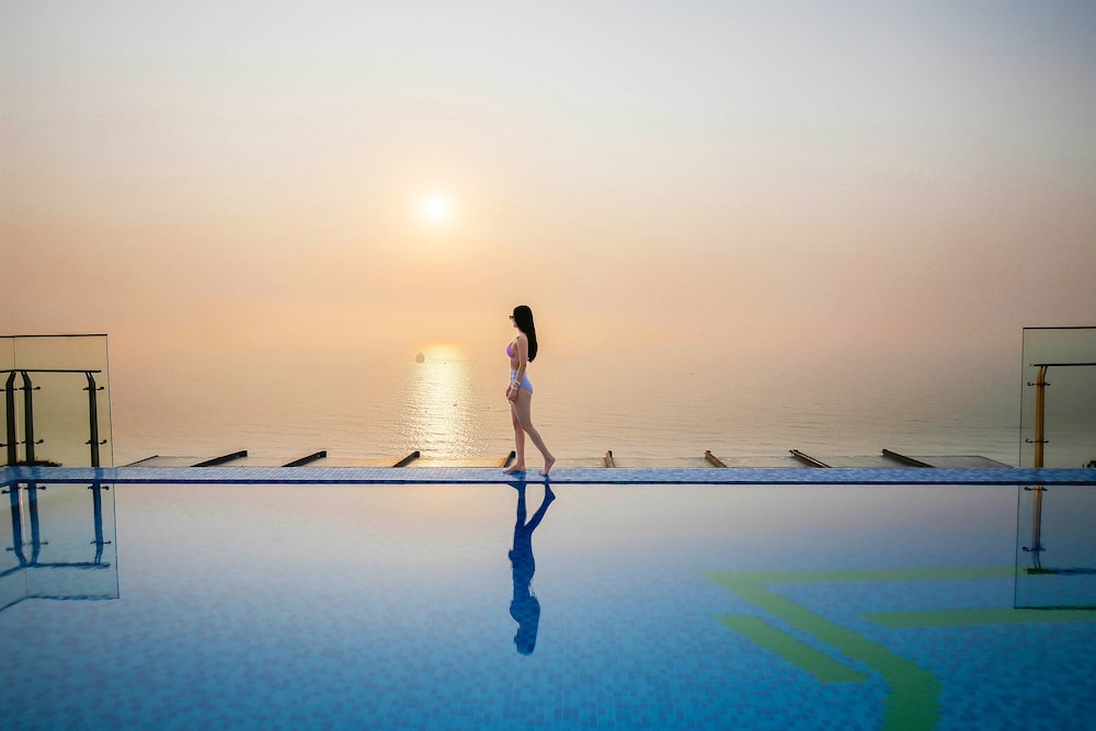 Maximilan Danang Beach Hotel 40/48