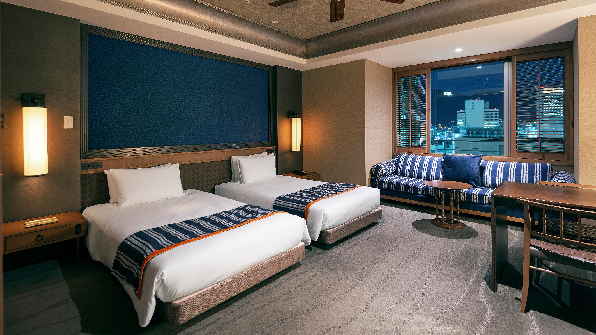 Deluxe, Twin Beds, City Side, Night View